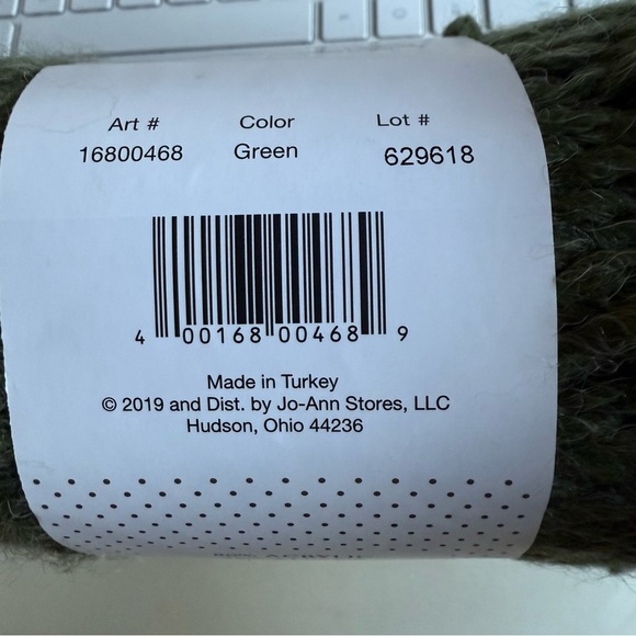 Buttercream Luxe Craft Alpaca Yarn Green Color 170g/6oz 130yds/118m - Picture 7 of 10